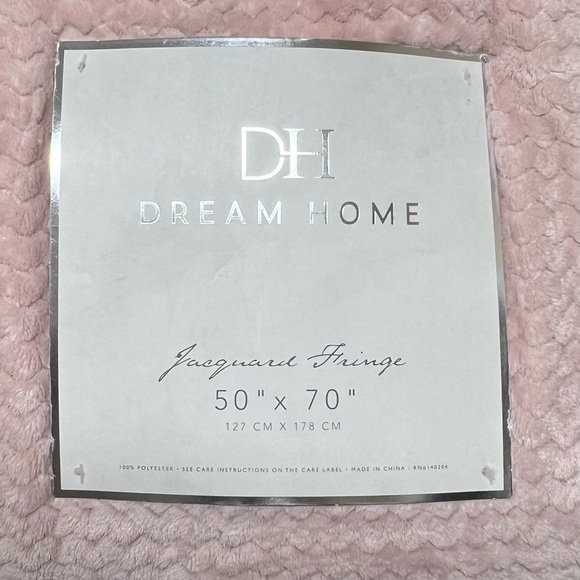 Dream Home Pink Plush Throw Blanket Size 50”x70” NWT - Picture 3 of 5